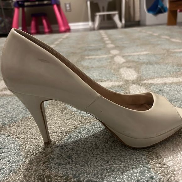 Aldo size 8 white peep toe high heels - Picture 3 of 6